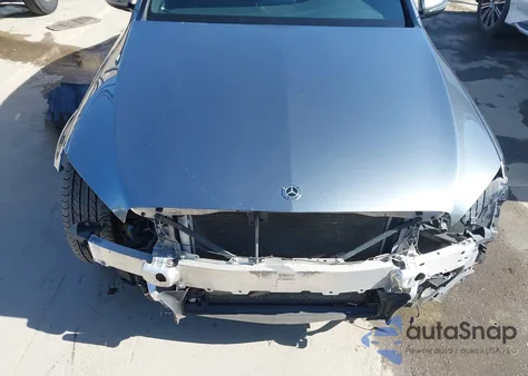 2018 Mercedes-Benz C 300 z USA, uszkodzony, nr VIN 55SWF4JBXJU280298